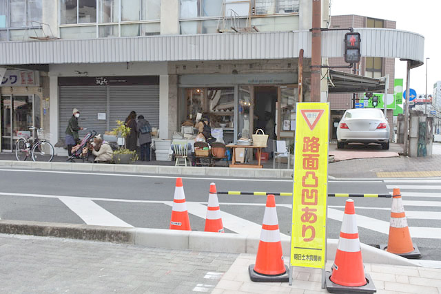 水上ビルの朝市