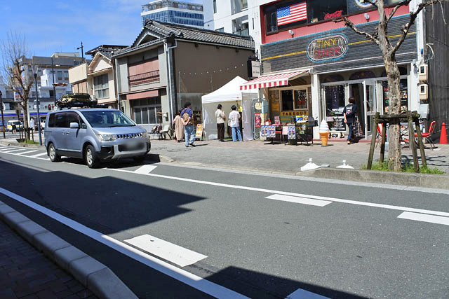 水上ビルの朝市