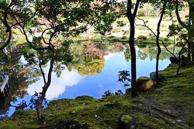 依水園